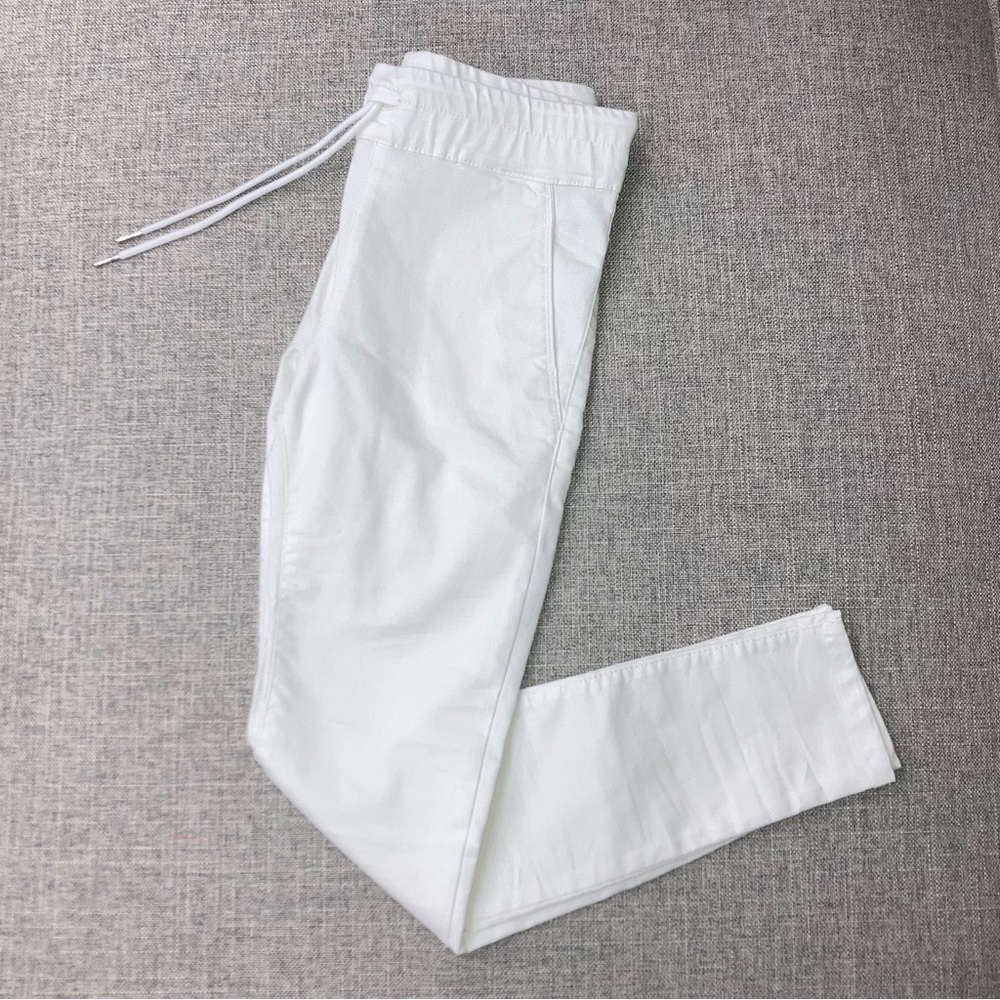 BEVY FLOG White Skinny Jogger Pants
